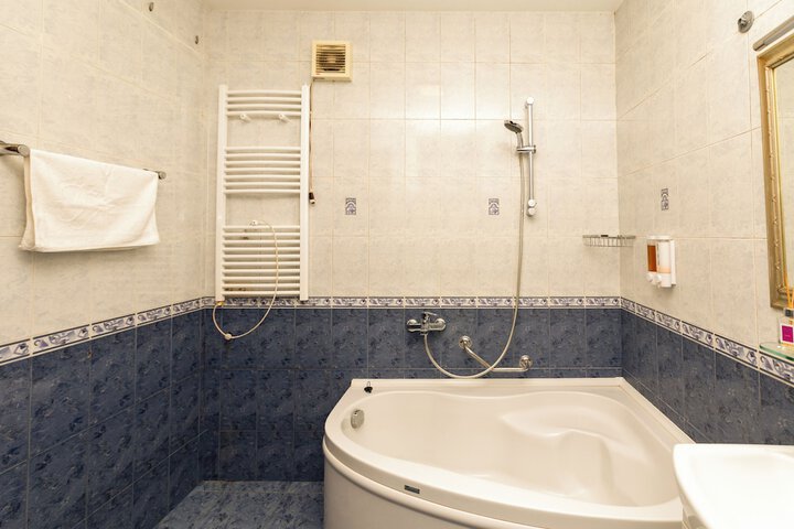 Room 53 of 58