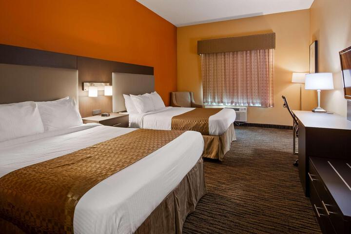 2 Queen Beds Refrigerator WiFi Full Breakfast (1 of 6)