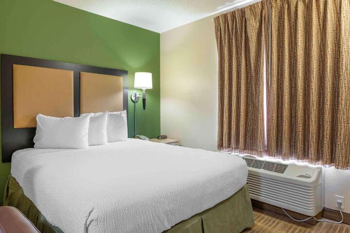 Studio Queen Bed (1 of 9)