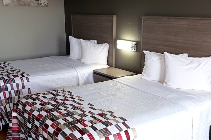 2 Double Beds (4 of 6)