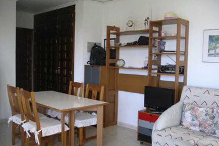 Room 6 of 13