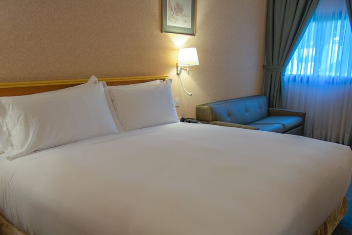 Room 18 of 109