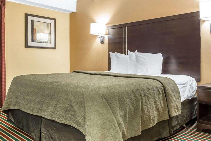 1 King Bed (6 of 11)