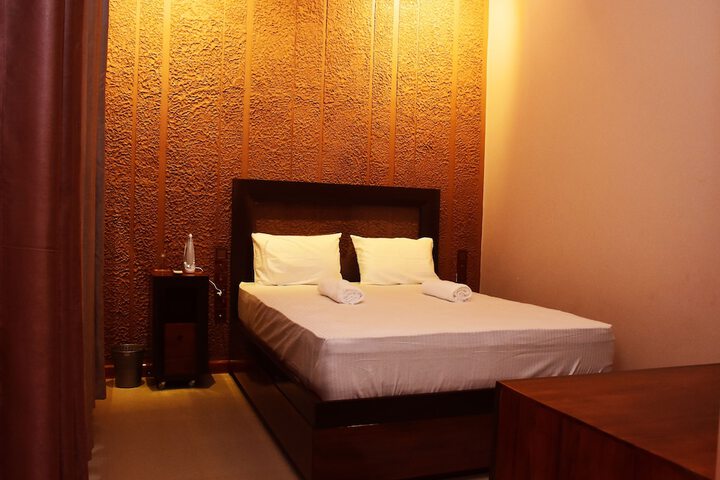 Room 3 of 8