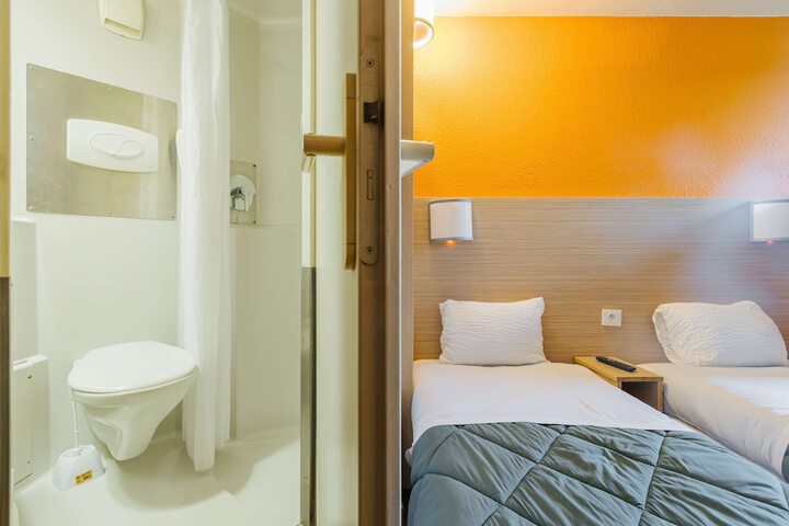Room 18 of 44
