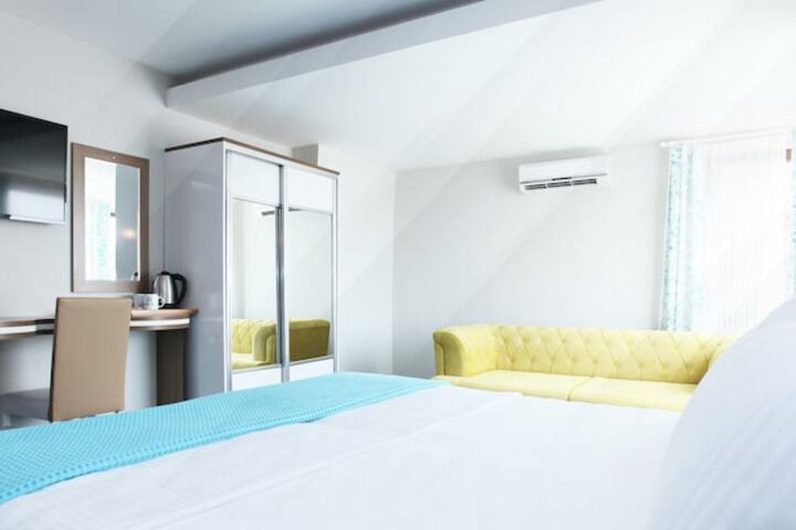 Room 9 of 23