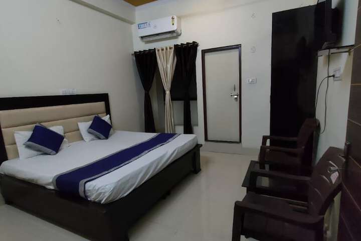 Room 8 of 17