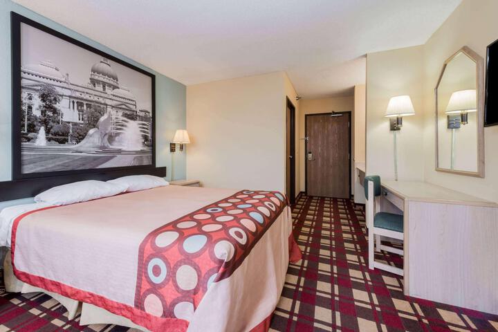 1 Queen Bed (1 of 13)