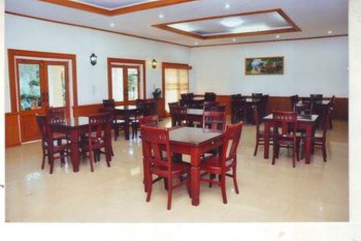 Dining 16 of 16