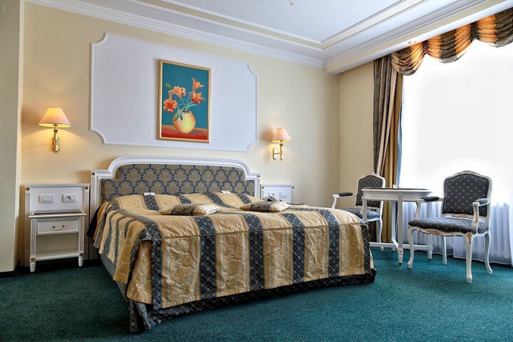 Room 5 of 64