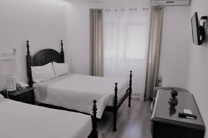 Room 15 of 40