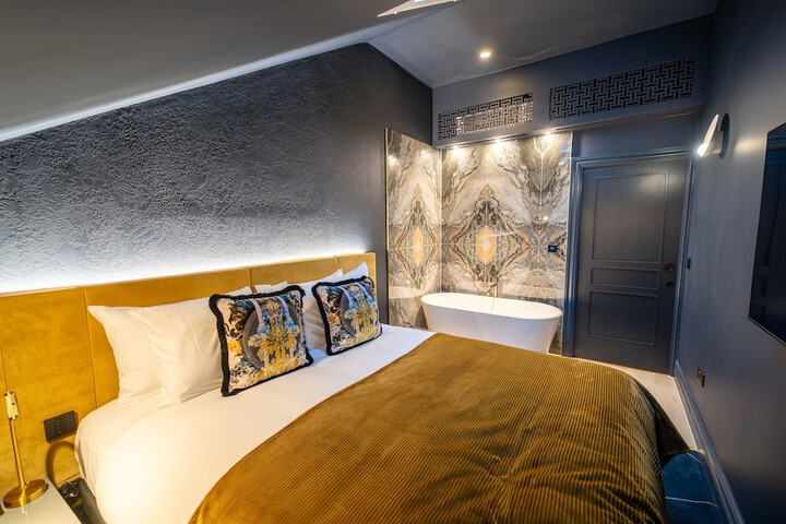 Room 9 of 44