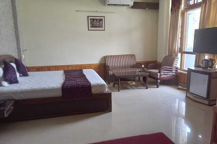 Room 11 of 14