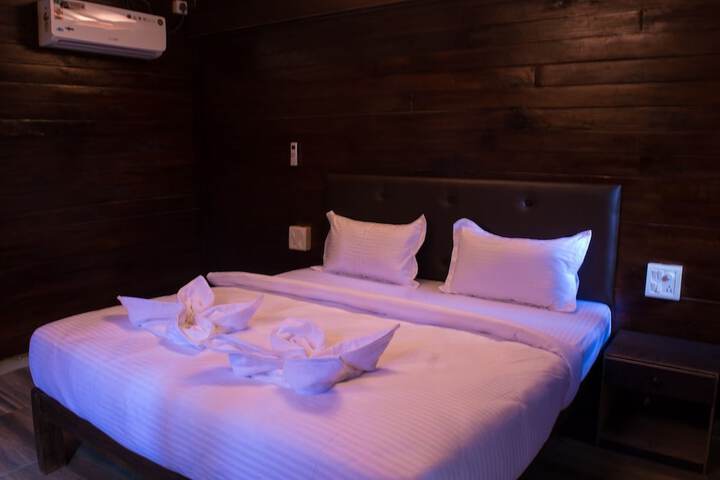 Room 3 of 9