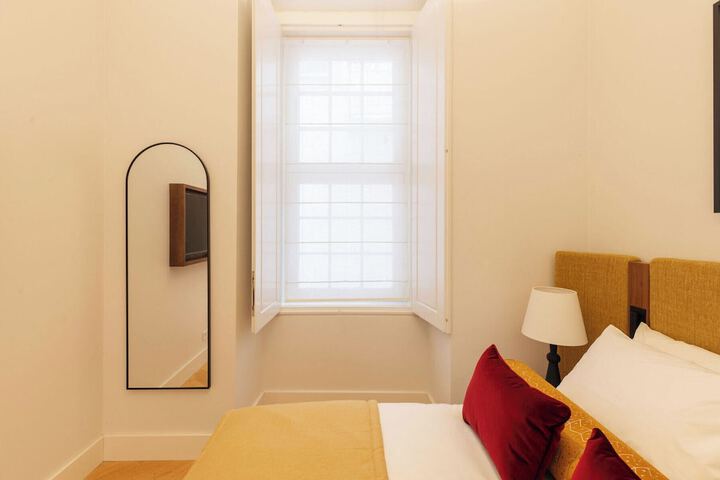 Room 5 of 193
