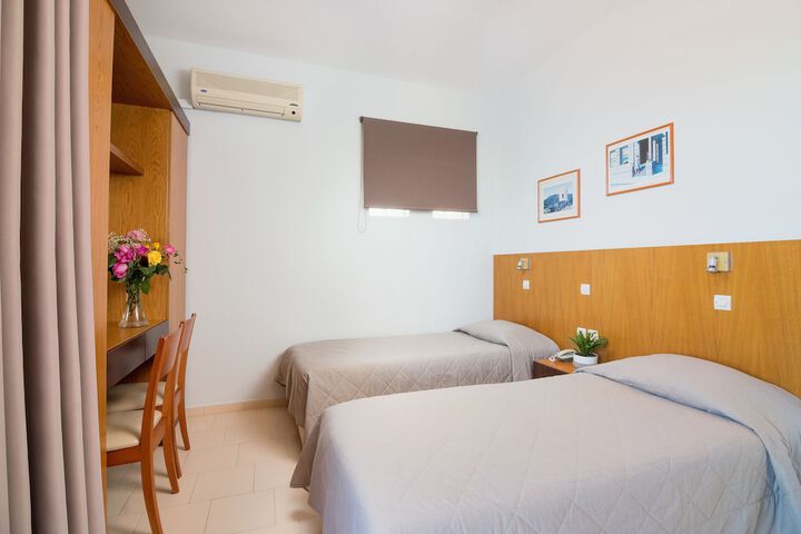Room 9 of 80