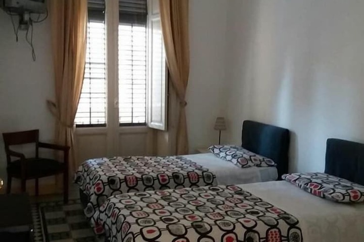 Room 11 of 27