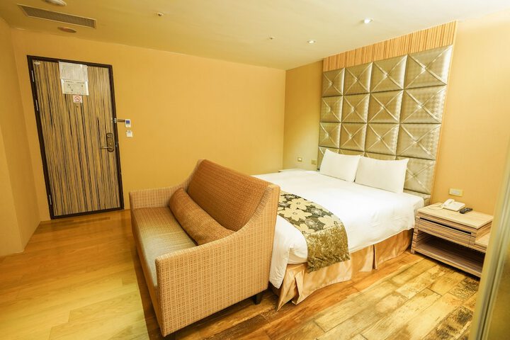 Room 10 of 66