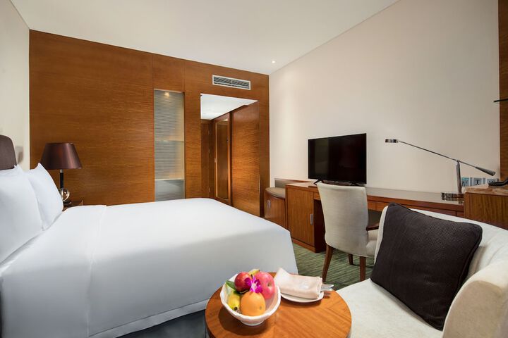 Room 5 of 170