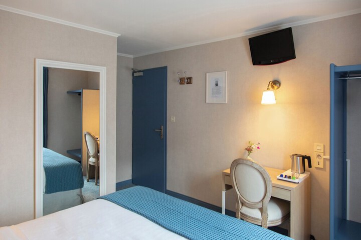 Room 17 of 35