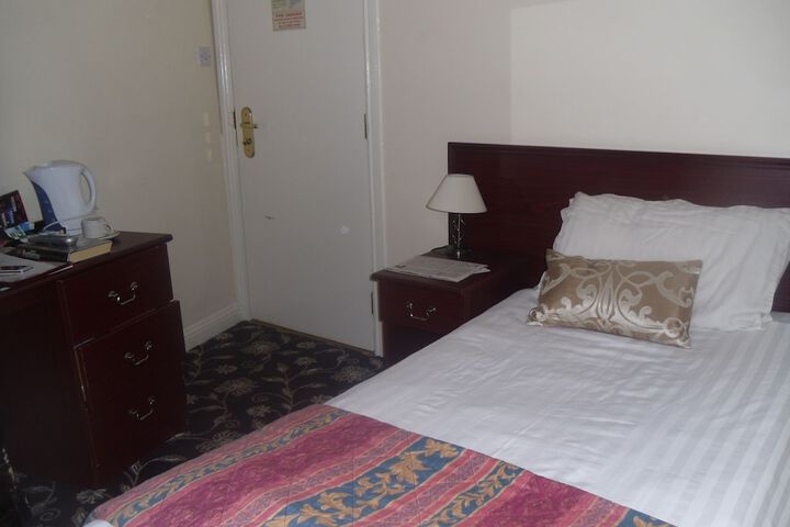 Room 7 of 65
