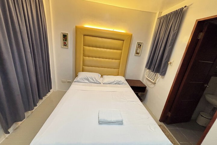 Room 10 of 20