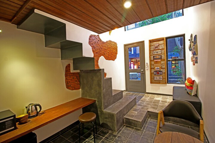 Room 9 of 46