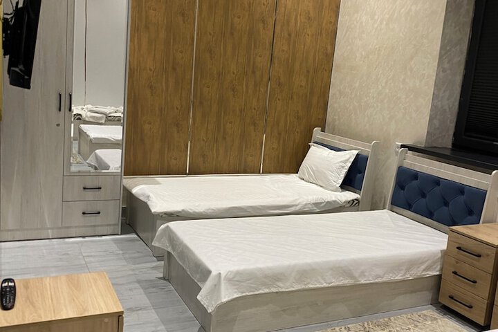 Room 6 of 17