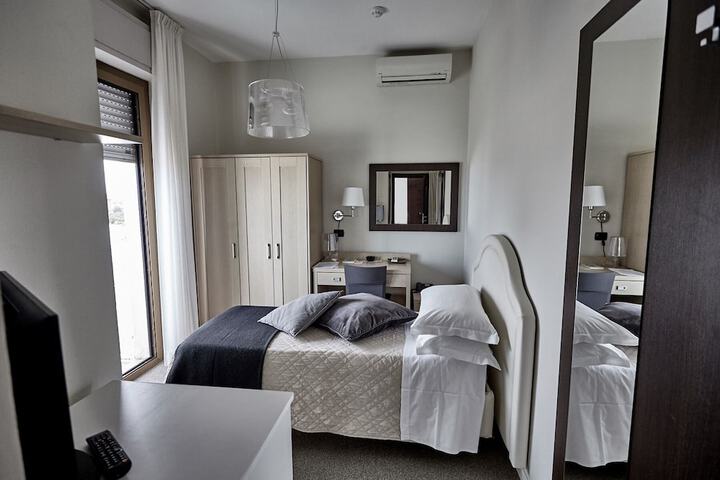 Room 26 of 74