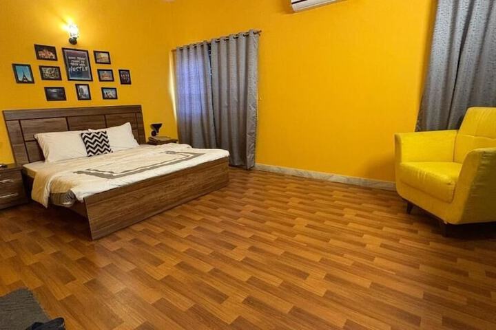 Room 8 of 14
