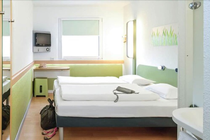 Room 6 of 61