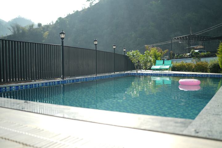Pool 40 of 71