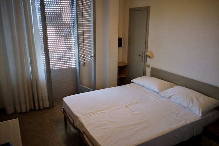 Room 7 of 24