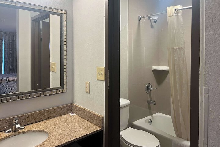 Room 11 of 14