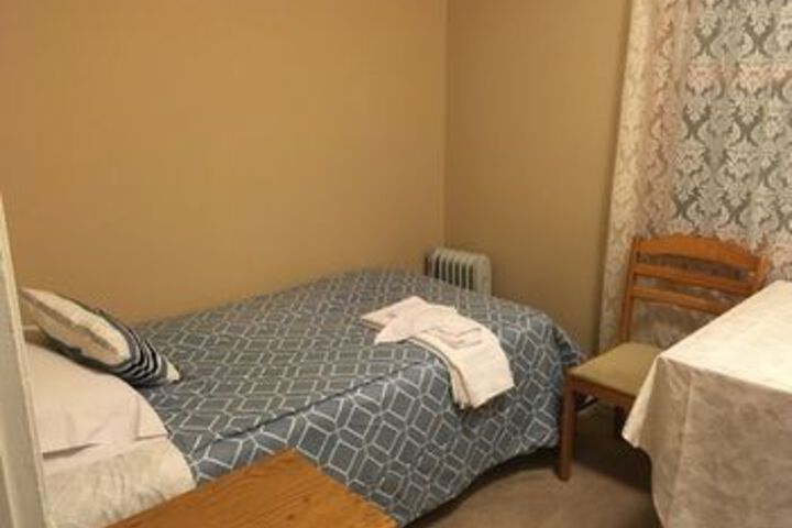 Room 3 of 64