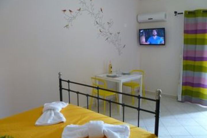Room 6 of 12
