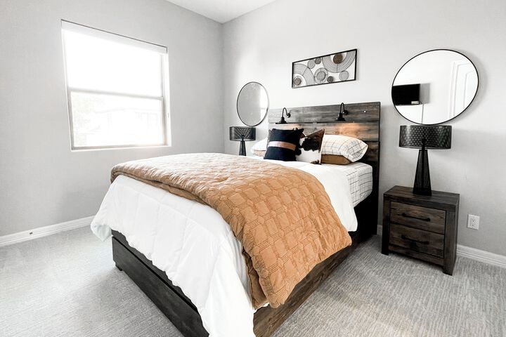 Room 6 of 9