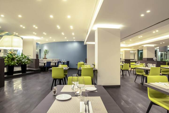 Dining 42 of 77