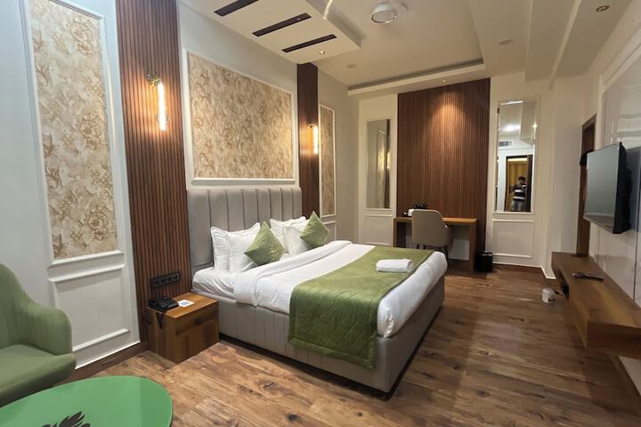 Room 4 of 31