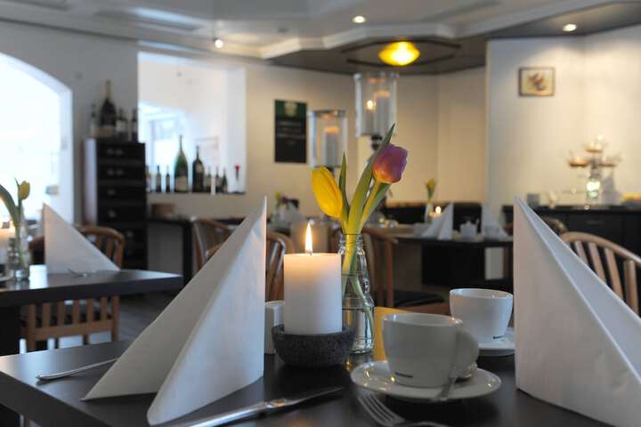 Dining 41 of 60