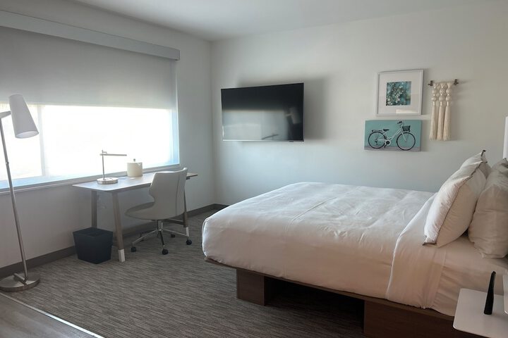 Room 18 of 100