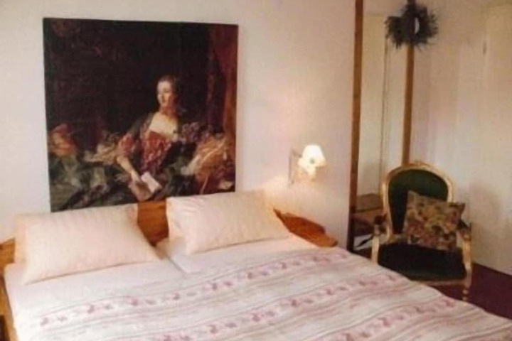 Room 6 of 27