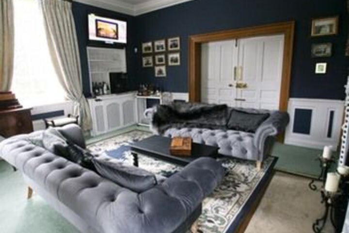 Lounge 24 of 29
