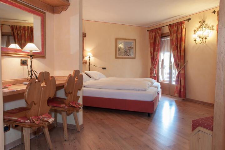 Room 9 of 36