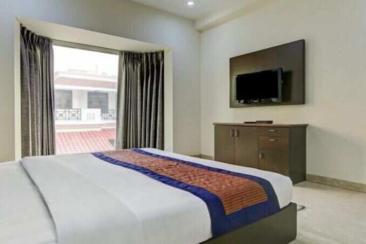 Room 8 of 10