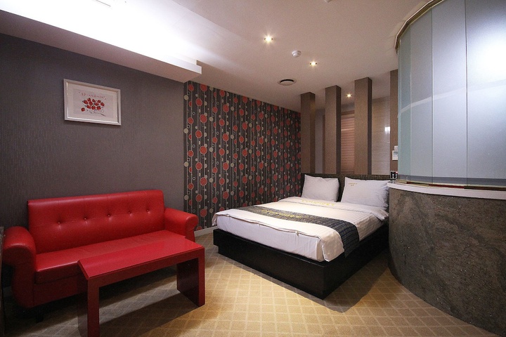 Room 8 of 52