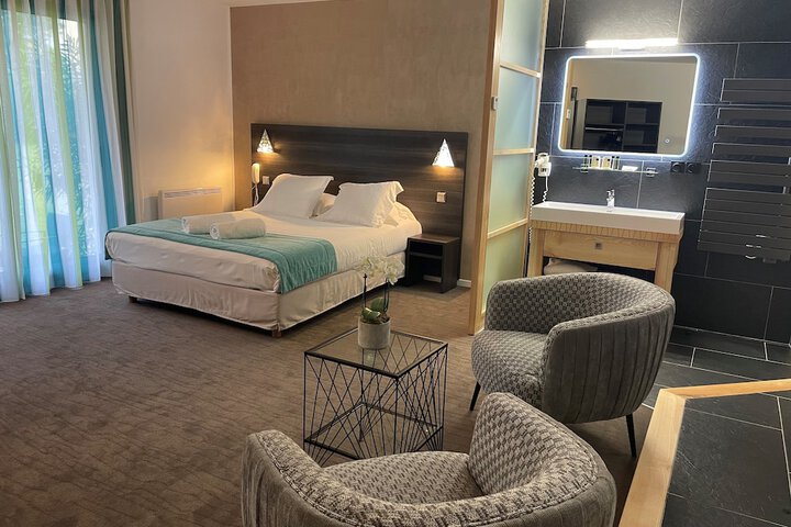 Room 13 of 77