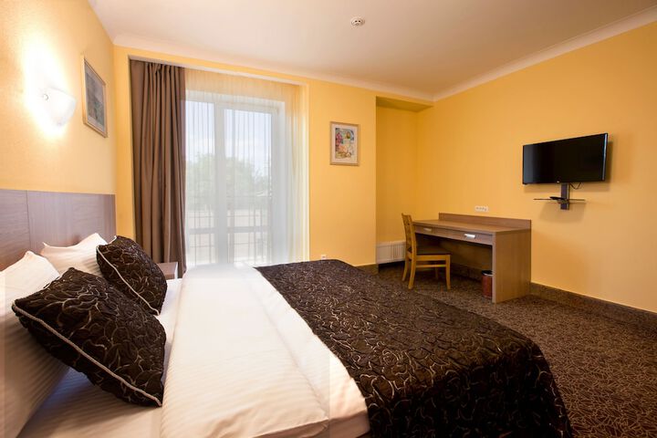 Room 15 of 119
