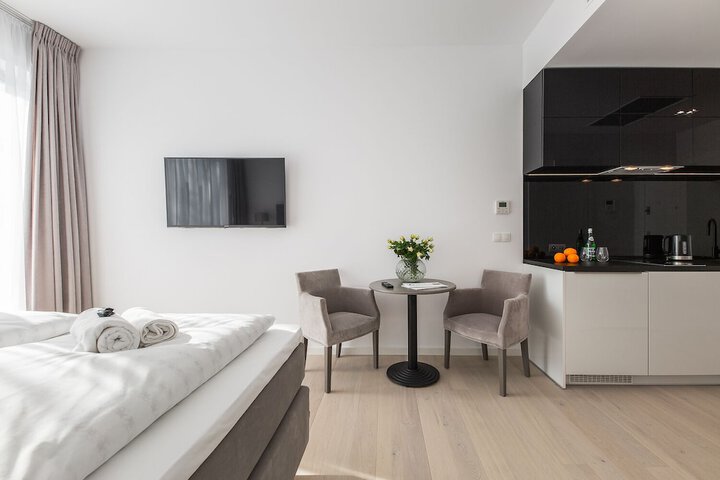 Room 6 of 52