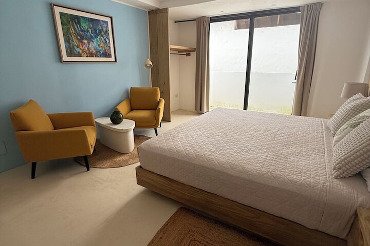 Room 9 of 38